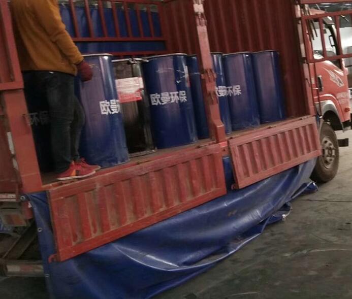 建筑密封膠廠家裝車現場